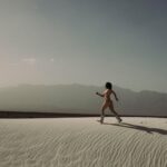 Camila Sodi Instagram - 🦋LA LIBERTAD 🦋 🦋vivo en libertad cada que me acuerdo que esta vida se va 🦋 y lo único que importa realmente, es el amor que te das a ti mismo y el amor que das a los demás 🦋 lo demás es confeti 🦋 se libre 🦋 de juicios propios y ajenos 🦋 se libre de ataduras mentales 🦋 se libre de tu propia mente y las limitaciones impuestas por ti mismo y/o por la sociedad🦋 se libre de ser diferente por ser auténtico 🦋 elige el amor 🦋 …eso SÍ que es ser libre 🦋 (*suena You won’t break my soul de Beyonce en el background*) Fotos @karlalisker @karlaliskerrr