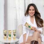 Camila Sodi Instagram – ¿Les pasa que en ocasiones tu pelo está pidiendo ayuda?, prácticamente lo escuchas gritar auxilio 🤪

Para esos días en los que necesitas reparación intensa y profunda, @pantenemexico tiene el mejor de los aliados: 💖el acondicionador 3 Minute Miracle. ✨Y lo mejor, según tus necesidades, ¡está recomendando para uso diario!. Literalmente el empaque te permite ver las más de 5 mil perlas pro-vitaminas que contiene cada frasco y que hacen que el 100% del daño desaparezca en 3 minutos!*

*Daño a la suavidad medido en cabello sometido a daño químico, térmico y mecánico.

#PeloPantene

#panteneperlasprovitaminas 

#publicidad