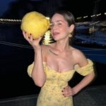 Camila Sodi Instagram – 🍋el limón mas grande que he visto en mi vida 🇮🇹🤍 (si la vida te da limones …. que sean unos limonsooootes) Capri, Italy