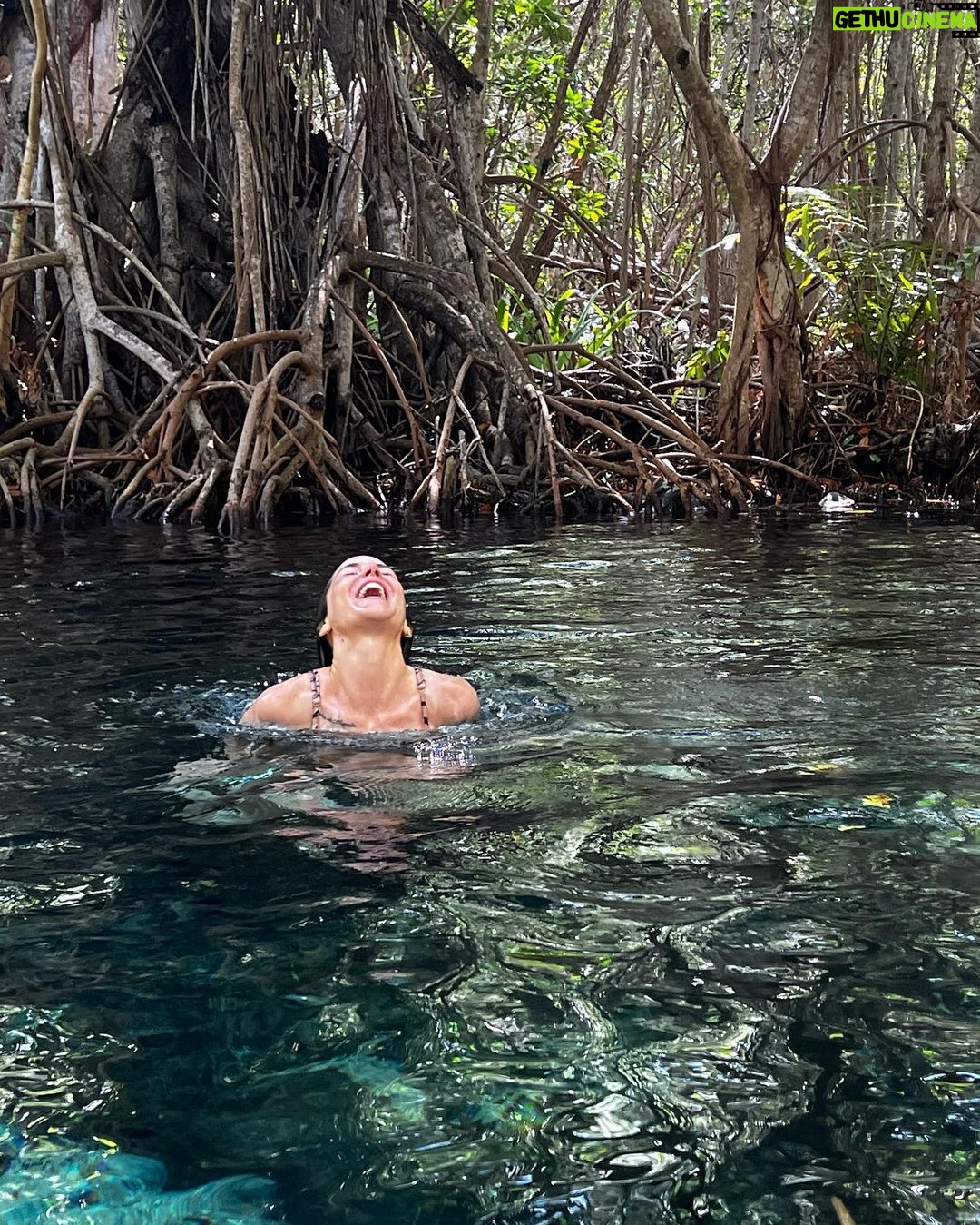 Camila Sodi Instagram - Sisal 🌎❤️ @experiencia_sisal 🌎 Playas desiertas paradisíacas, agua color turquesa , flamingos 🦩, manta rayas, picnic 🧺, ojo de agua dulce , manglares … EL PARAÍSO 🌈☀️🌴🍹 @yucatanturismo Sisal, Yucatan