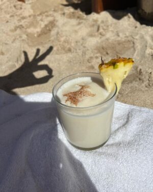 Camila Sodi Instagram - El paraíso 🦋 las mejores piñas coladas 🍹mi familia hermosa ❤️ manitas de cangrejo 🦀 baños al exterior 🚿 vino helado 🍷club de patos @clubpatos 🦆 micheladas de bienvenida 🍻 hermana eres una genio 🧞‍♂️ @_matriarca_ 💛 @yucatanturismo 🧃