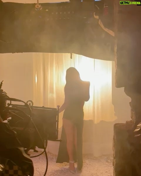Camila Sodi Instagram - 💥 Va Va Boom 💥 El video que me dirigió @soyronava Y vestida por @jukajukajuka