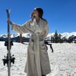 Camila Sodi Instagram - You wake up , throw your robe on , snap on your skis and glide for a cup of coffee ☕️ Aspen ❄️💘 Aspen Mountain