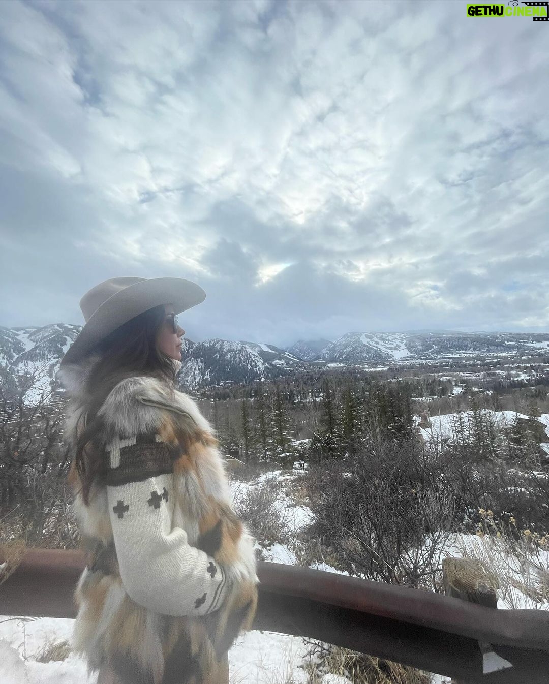 Camila Sodi Instagram - Home 🤍❄️ #fauxfur 🤌🏼 Aspen, Colorado