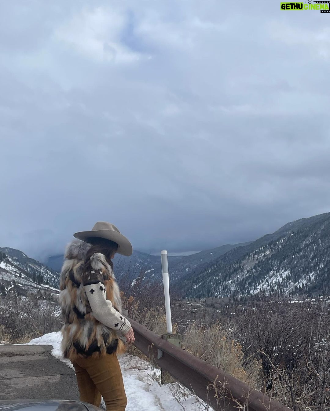 Camila Sodi Instagram - Home 🤍❄️ #fauxfur 🤌🏼 Aspen, Colorado