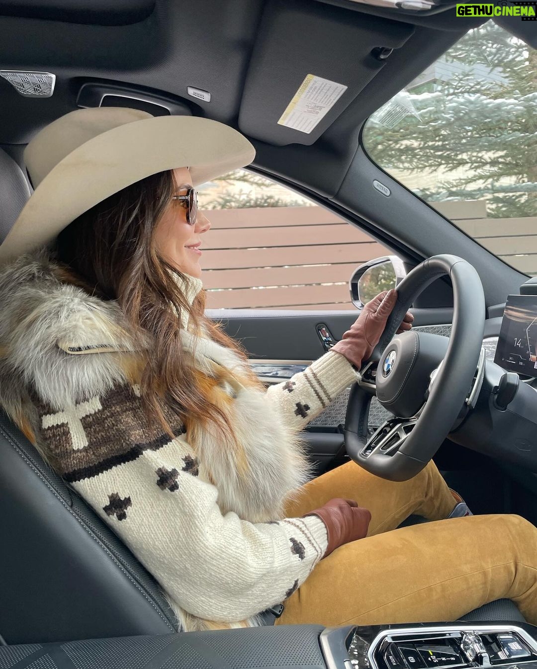 Camila Sodi Instagram - Home 🤍❄️ #fauxfur 🤌🏼 Aspen, Colorado