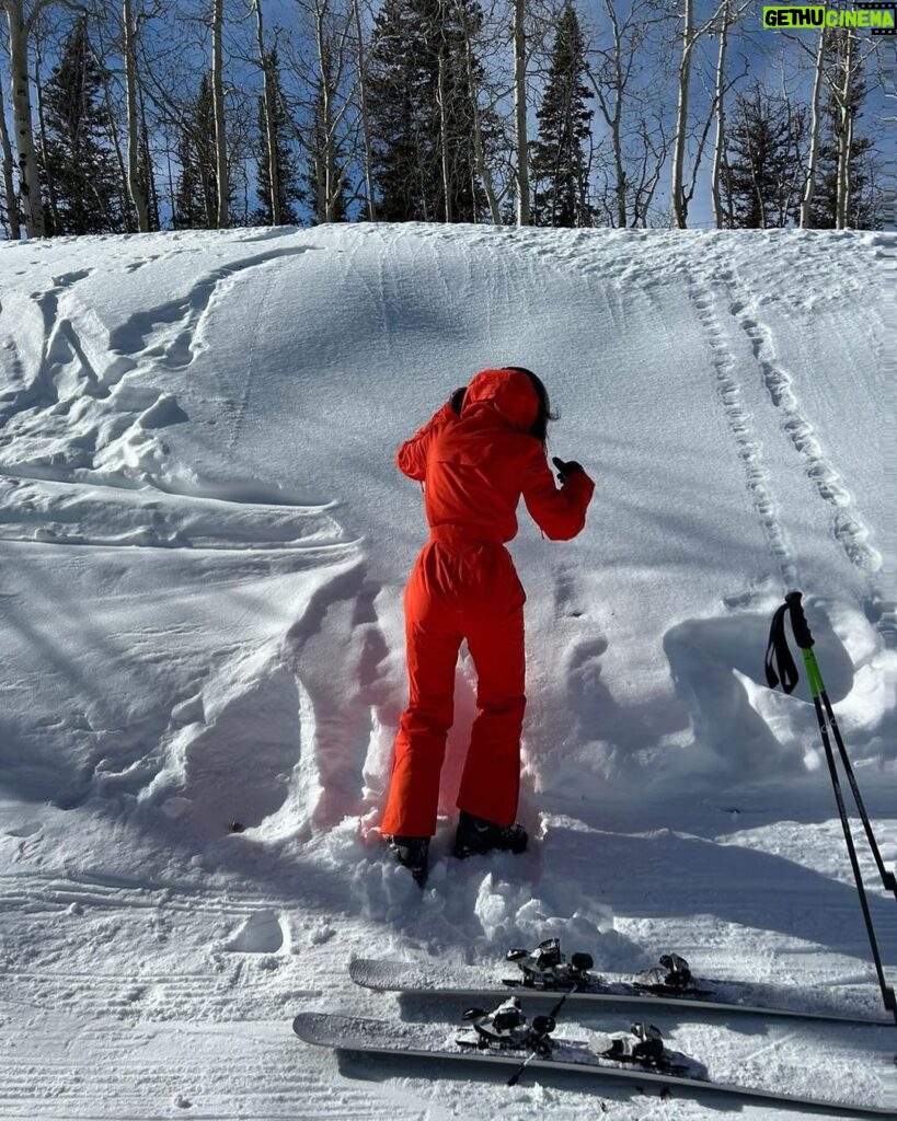 Camila Sodi Instagram - Aspen in my Spritz 🍹Freedom Suit by @halfdays ❤️ Aspen, Colorado