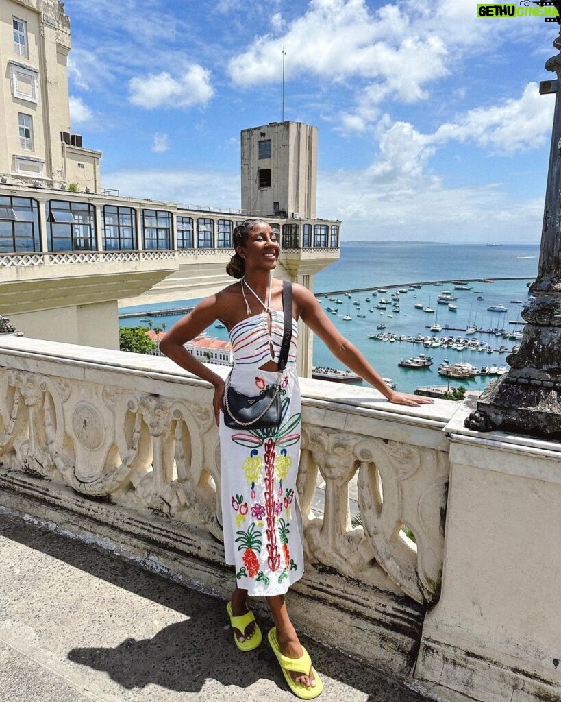 Camilla de Lucas Instagram - Alô BAHÊÊA!!! Minhas raizes são daqui! 🇧🇷💚 My daddy RIO DE JANEIRO, momma BAHIA. You mix that negro with that creole, make a CARIOCA bama.
