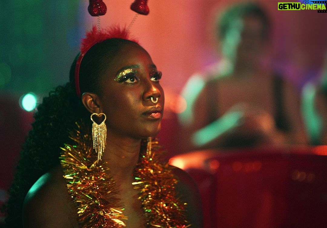 Camilla de Lucas - 180K Likes - Ansiosa pra compartilhar com vocês esse grande presente na minha vida 😭 e ajudá-los a descobrir O LADO BOM DE SER TRAÍDA! Estreia amanhã, 25 DE OUTUBRO na @netflixbrasil @netflix. Vocês vão finalmente conhecer a Paty. 🔥
📸 Juliana Cerdeira/Netflix