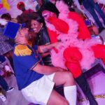Camilla de Lucas Instagram – CHEGA DE FESTA ESTILO BALADA E CLOSE, eu agora quero festa temática pra adulto SIM! 🎊💖🎉✨
E como sou da bagaceira essa foi A FESTA! E claro, com meus melhores amigos que entregam tudo, pq festa de verdade é com gente de verdade. Teve bingo com televisão, celular, notebook, jogos, brinquedos dos anos 90 e não podia falta o bolão com uma surpresinha dentro… 1 IPHONE uma viagem para… BELFORD ROXO ou NOVA IGUAÇU 😂😂😂
E claro, muita comida, bebida, dança das cadeiras, cabo de guerra, dança da bolinha, e muito funk! Ainda rolou uma lojinha fake da Disney.
Já estou programando a de 30.