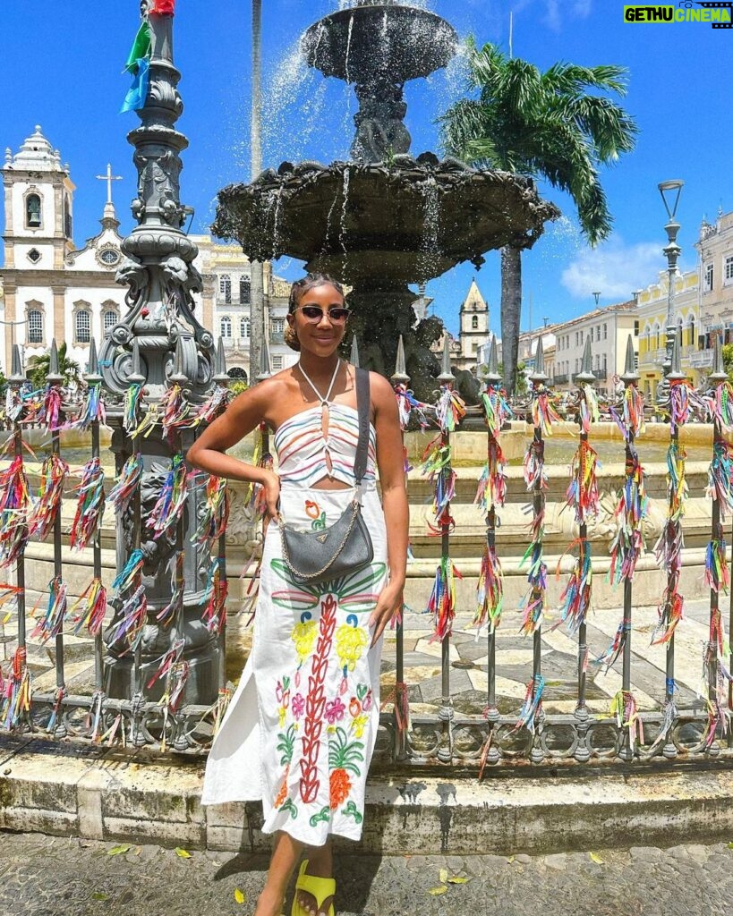 Camilla de Lucas Instagram - Alô BAHÊÊA!!! Minhas raizes são daqui! 🇧🇷💚 My daddy RIO DE JANEIRO, momma BAHIA. You mix that negro with that creole, make a CARIOCA bama.