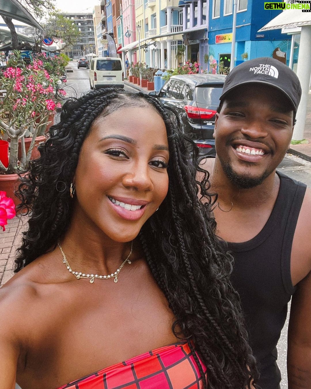 Camilla de Lucas Instagram - Quem vê até pensa que é meiga… 🌺💖🍄🌸 Willemstad, Curaçao, Netherland Antilles