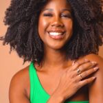 Camilla de Lucas Instagram - Por trás do Camilla de Black, existe uma marca que acreditou em mim desde 2017 e que agora eu sou oficialmente Embaixadora. E o melhor, dando início a uma nova fase que vem trazendo diversas soluções para todos os tipos de cabelos. Chegou meu novo momento. #CabeloKoleneSim #publicidade