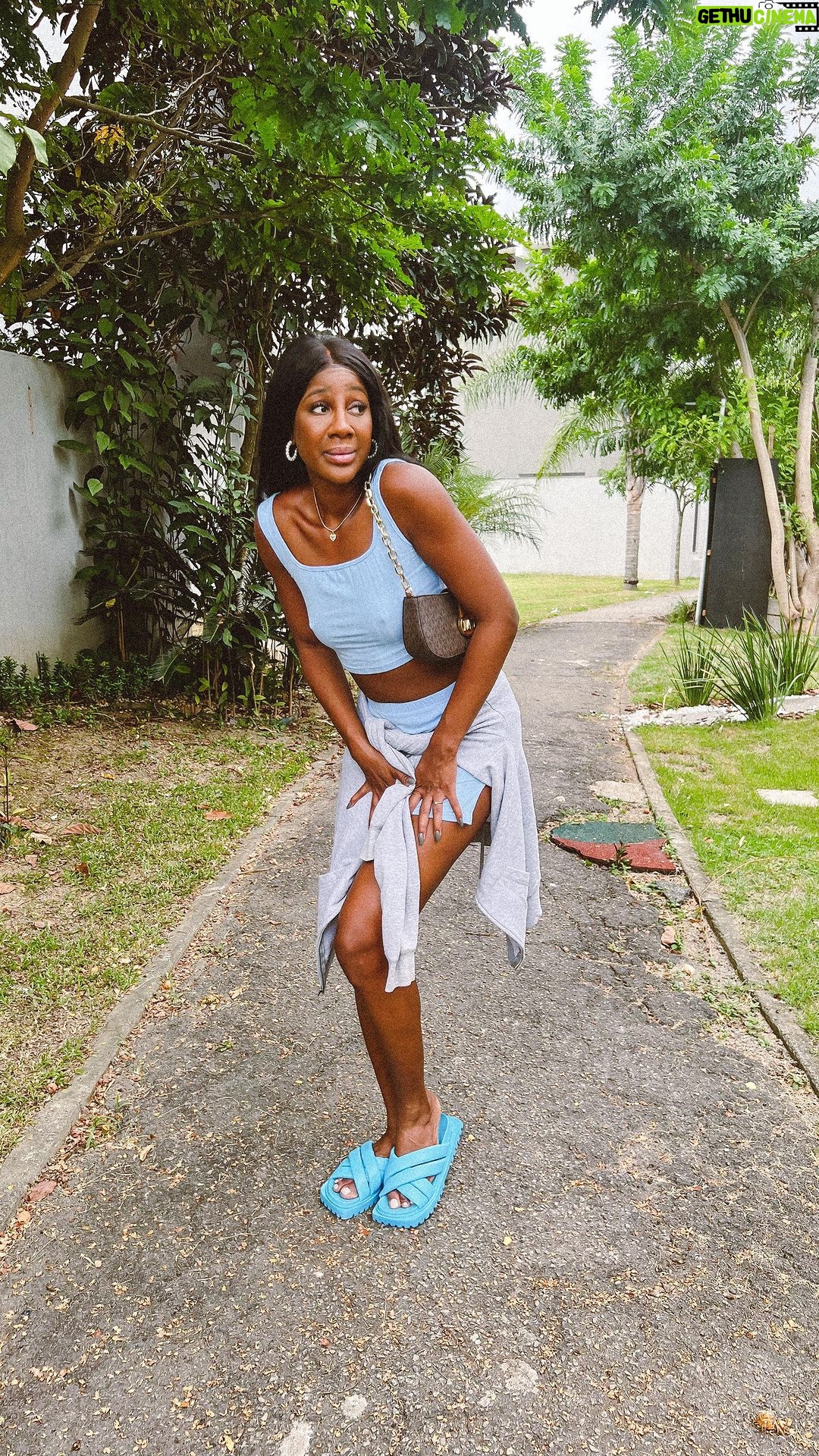 Camilla de Lucas Instagram - A mulher só quer ter dias de paz e duradouros! E agora, quando a mais temida chegar, @always_brasil ajuda a segurar a nossa onda e livra de qualquer perrengue que formos passar! Aliás, ter absorventes do P ao XXG parece sonho mas já é realidade! 🥲🙏🏽 #publicidade #meufluxo
