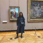 Camilla de Lucas Instagram - Gente, a Mona Lisa é minúscula porém cheia de fãs. Já posso dizer que vi o que da Vinci aprontou lá em 1.500 Louvre Museum Paris