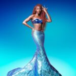 Camilla de Lucas Instagram - A PEQUENA SEREIA ✨🧜🏾‍♀️ Esse ano o meu look é super especial! Hoje resgato direto do fundo do mar carregado de nostalgia, diversidade e protagonismo negro, para o #bailedavogue a convite da @disneystudiosbr. A Pequena Sereia estreia com um live action dia 25/05 nos cinemas. E sob o tema "Sonho de uma noite de verão", O verão carioca sempre nos conectou ao clima de praia, mar, e principalmente ao fato de ser uma das fantasias mais usadas no Carnaval carioca.. E já que o baile é de Carnaval e por amar o MAR.. é assim que me sinto, sereia. #APequenaSereia #Publicidade Stylist: @erickmaia Beauty: @bylucasalmeida Hair: @maiaboitrago Foto: @ernnacost