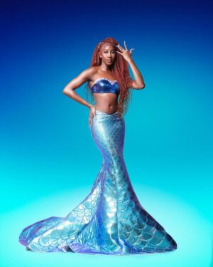 Camilla de Lucas Instagram - A PEQUENA SEREIA ✨🧜🏾‍♀️

Esse ano o meu look é super especial! Hoje resgato direto do fundo do mar carregado de nostalgia, diversidade e protagonismo negro, para o #bailedavogue a convite da @disneystudiosbr. 

A Pequena Sereia estreia com um live action dia 25/05 nos cinemas. E sob o tema "Sonho de uma noite de verão",

O verão carioca sempre nos conectou ao clima de praia, mar, e principalmente ao fato de ser uma das fantasias mais usadas no Carnaval carioca.. E já que o baile é de Carnaval e por amar o MAR.. é assim que me sinto, sereia.

#APequenaSereia #Publicidade

Stylist: @erickmaia 
Beauty: @bylucasalmeida 
Hair: @maiaboitrago 
Foto: @ernnacost