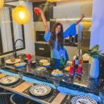 Camilla de Lucas Instagram - cinéfilo ou não, todo mundo conhece a última cena do post 😂 deu até saudade de uma festa no @bbb! aproveitando a festa Casa Nova do @quintoandar, preparei aqui um Open House porque a minha casinha estava merecendo 💜 nossos sonhos precisam ser celebrados SEMPRE! ps: o Quinto Andar está pagando mil reais no primeiro aluguel para os 50 primeiros que fecharem contrato! deixei um link nos meus stories com mais informações. #QuintoAndarNoBBB #BBB23