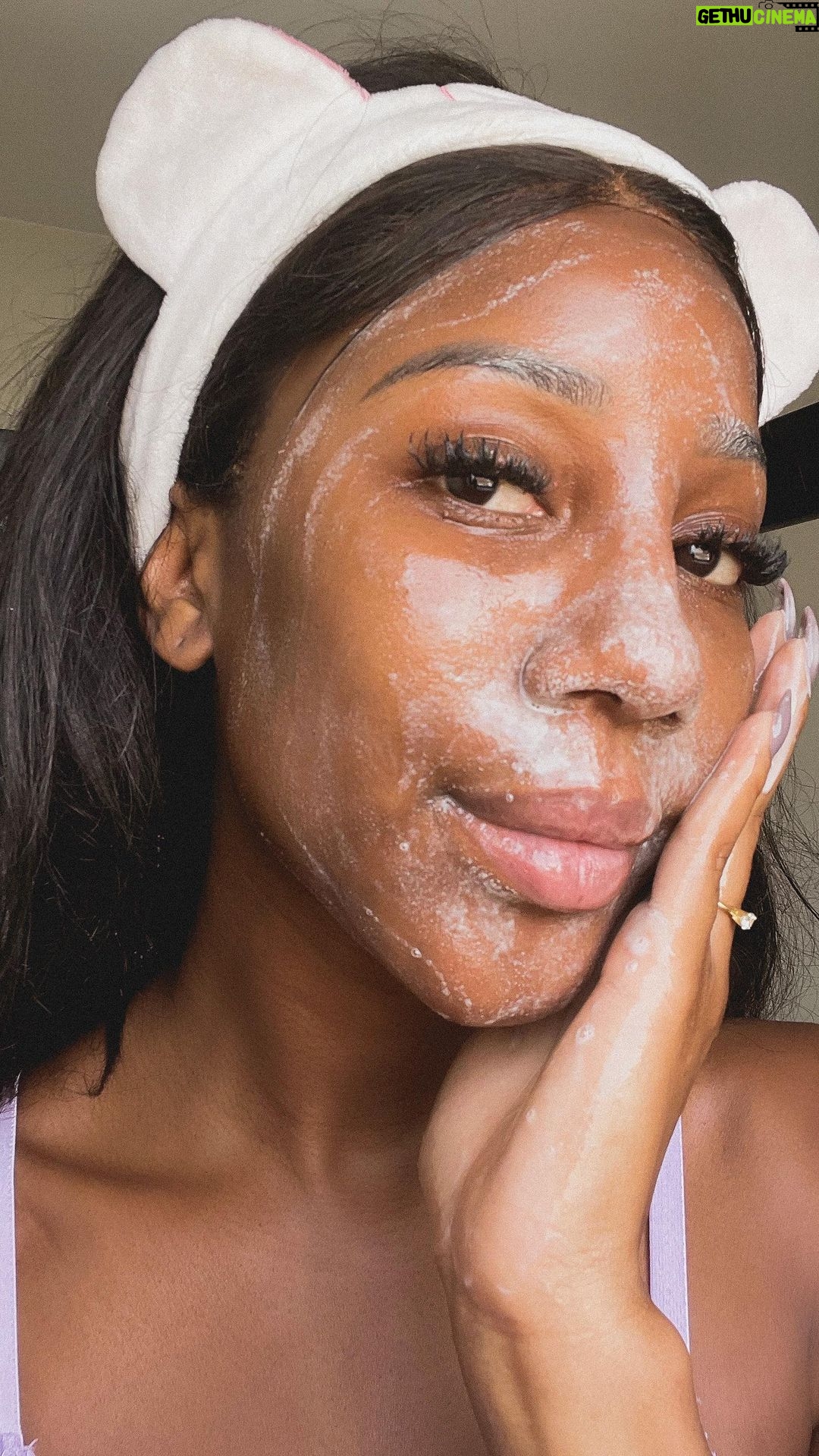 Camilla de Lucas Instagram - O skincare perfeito existe e eu posso provar! Os 4 produtos são adaptados para a pele brasileira garantindo limpeza, tratamento anti-idade/antissinais e hidratação profunda que preenche ao mesmo tempo que controla a oleosidade por 12 horas! Só podia ser @lorealparis ✨💗 #publicidade #RotinaDuploPoder #DuploPoderRevitalift #SolarExpertise #VeraoDosSonhos