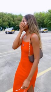 Camilla de Lucas Instagram - SÓ QUEM JÁ FEZ ESSA PROVA PRÁTICA SABE QUE É O CÃO KKKKKKKKKKKKKKKKK finalmente habilitada. E você? Já fez ou tá no processo?
