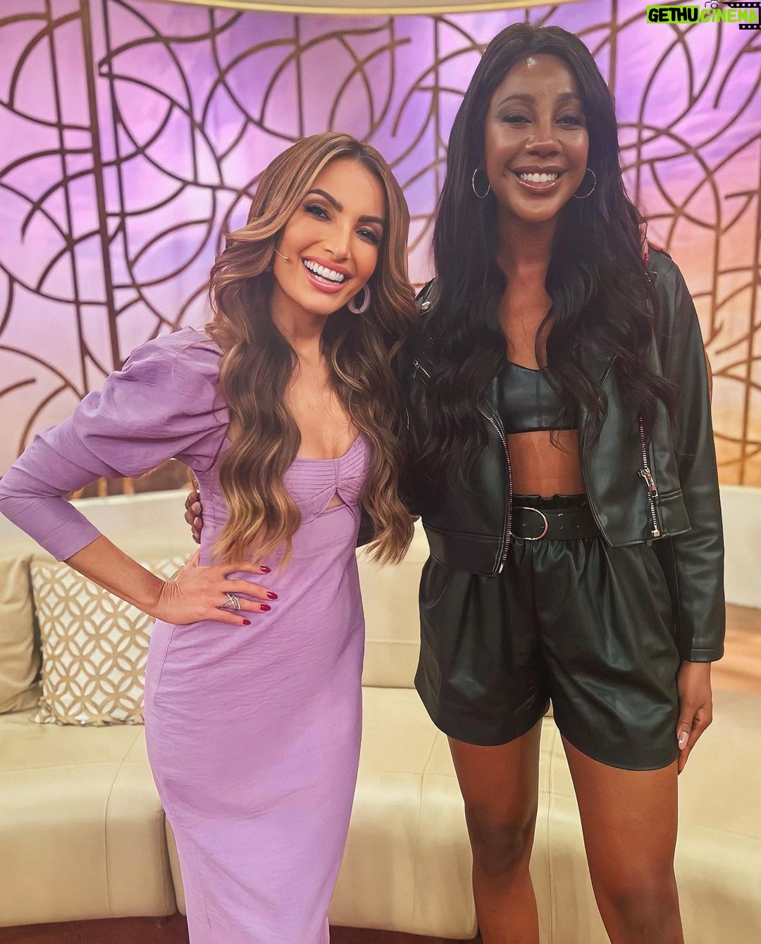 Camilla de Lucas - 248.6K Likes - Uma manhã resumida em: Manoel Soares exibindo meu status civil, chocada que Tiago Iorc é mais alto que eu, Tati Machado hablando sobre bbb, Patrícia comparando a altura.