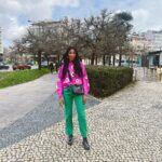 Camilla de Lucas Instagram - Finalmente férias onde jamais imaginávamos estar :))) Quem vê até pensa que estava comportada aqui hahaha! Lisbon, Portugal