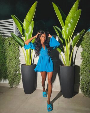 Camilla de Lucas Instagram - cinéfilo ou não, todo mundo conhece a última cena do post 😂 deu até saudade de uma festa no @bbb! aproveitando a festa Casa Nova do @quintoandar, preparei aqui um Open House porque a minha casinha estava merecendo 💜 nossos sonhos precisam ser celebrados SEMPRE!
ps: o Quinto Andar está pagando mil reais no primeiro aluguel para os 50 primeiros que fecharem contrato! deixei um link nos meus stories com mais informações. #QuintoAndarNoBBB #BBB23