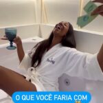 Camilla de Lucas Instagram - Tá sentindo esse perfume que rende prêmios? É óbvio que é de Downy né meu amor. A nova promo Perfume que Rende prêmios ta premiando muuuuita gente com até R$ 500 todo dia e R$10 mil toda semana. É só comprar duas unidades de Downy ou Ariel, se cadastrar no site downyrendepremios.com.br e cruzar os dedinhos! 🤞🏽💫 #DownyRendePremios