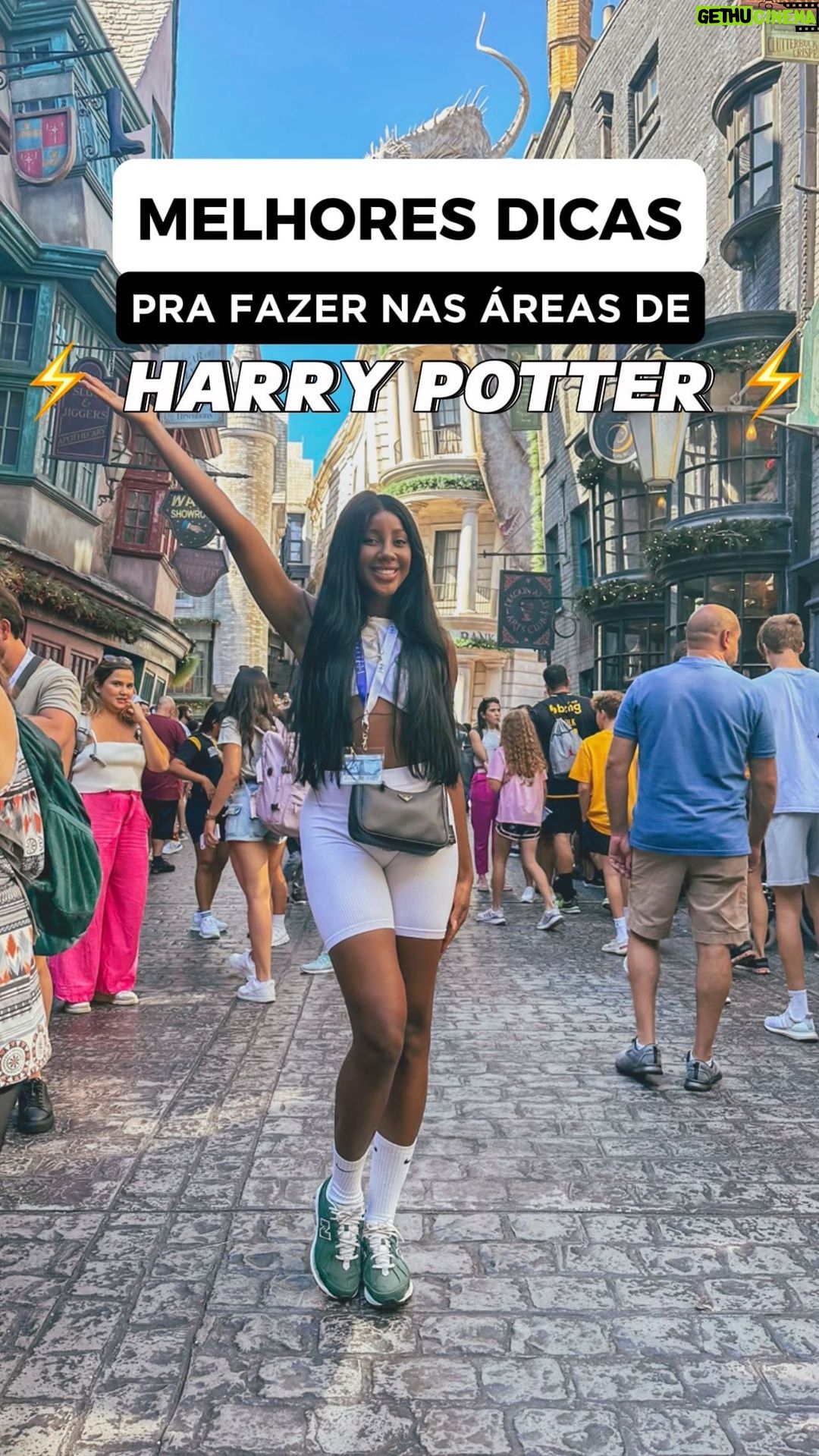 Camilla de Lucas Instagram - FINALMENTE VIVENDO O MOMENTO MÁGICO SENDO POTTERHEAD!!! Recebi o convite da @universaldestinationsbrasil pra conhecer tudo de perto! ⚡️😭💖