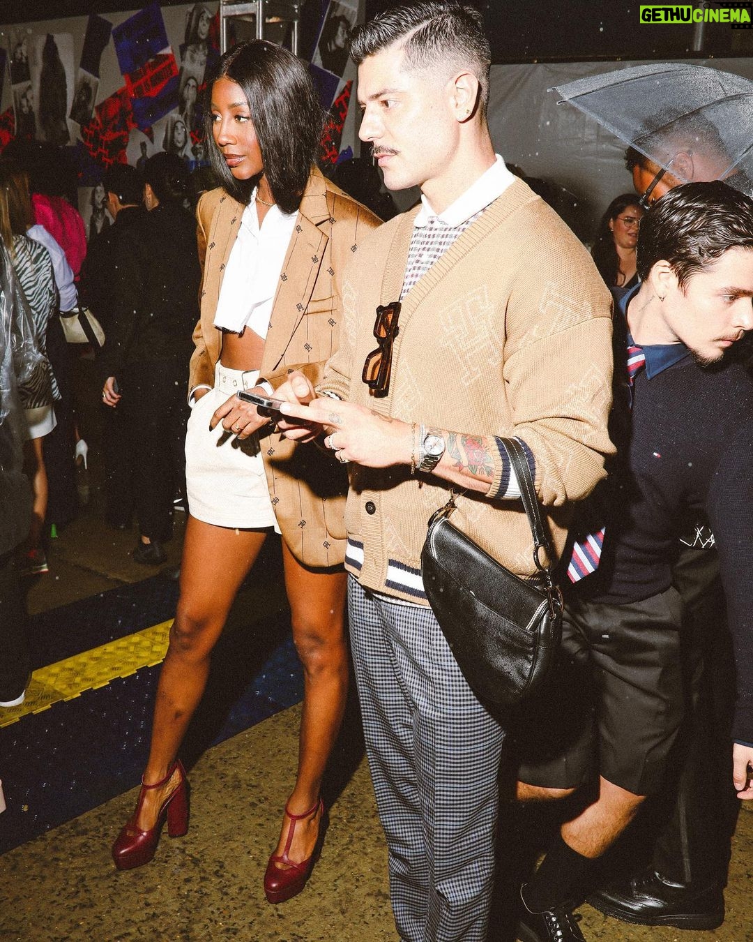 Camilla de Lucas Instagram - primeiro fashion week com @tommyhilfiger. A mami estreou tudo nesse look! 💙❤️