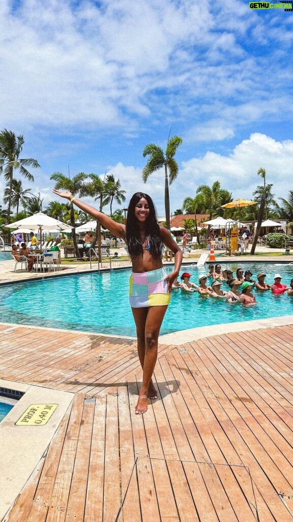Camilla de Lucas Instagram - Com quem você gostaria de ir para o @salinasmaragogi? 🌴🌊💖
