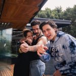Camilo Instagram - Vayámonos de aquiii porque chilló con @camilo y @evaluna 🔥🦐 #quechille #PLIS