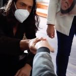 Can Yaman Instagram - #Repost @canyamanforchildren ... ⁣ Domenica 3 marzo, Can Yaman ha incontrato i ragazzi dell’Istituto Serafico, il centro di eccellenza umbro per la riabilitazione e la cura di bambini e ragazzi con disabilità grave e gravissima, ad Assisi. Ed è proprio agli innovativi ambulatori del Serafico che la CYFC ha donato tre dispositivi medico-sanitari: un pulsiossimetro che permette di misurare frequenza cardiaca e saturazione del sangue in chi soffre di apnee notturne; una bilancia con il misuratore d’altezza, destinata all’ambulatorio di neurologia pediatrica; un nuovo aspiratore per pazienti disfagici, strumento che può salvare la vita a chi ha problemi durante la deglutizione del cibo. “Questa donazione significa molto per noi - ha spiegato Francesca Di Maolo, presidente del Serafico di Assisi - e ci teniamo a ringraziare Can e la “Can Yaman for Children” per l’attenzione al nostro centro e ai nostri ragazzi. Le persone con gravi disabilità non hanno bisogno solo di assistenza, ma anche di ricerca, tecnologia, innovazione e di professionisti scientificamente preparati. Su questa strada abbiamo bisogno di alleanze per veicolare un messaggio di speranza: la disabilità non consegna mai un destino immodificabile. Il tempo che Can Yaman ci ha dedicato e il sostegno della sua associazione raccontano di quanto tutti siamo coinvolti nella promozione della vita”.  “Essere qui è per me un’immensa gioia ma anche un piacevole spunto di riflessione” ha dichiarato Can Yaman al termine dell’incontro. “L’Istituto Serafico - ha aggiunto - è un’eccellenza, una realtà dove convivono professionalità, avanguardia e valori morali. Gli ospiti della struttura sono seguiti sotto ogni punto di vista, ma la grande cura che viene riservata all’aspetto etico e al preservare la dignità che ogni persona dovrebbe meritare, a prescindere dalle patologie di cui soffre e dalle differenze sociali, è un inno alla vita e un incredibile insegnamento. Ringrazio tutte le persone che oggi hanno accompagnato la CYFC in questa incredibile esperienza umana”. #canyaman #canyamanforchildren #Istitutoserafico #assisi