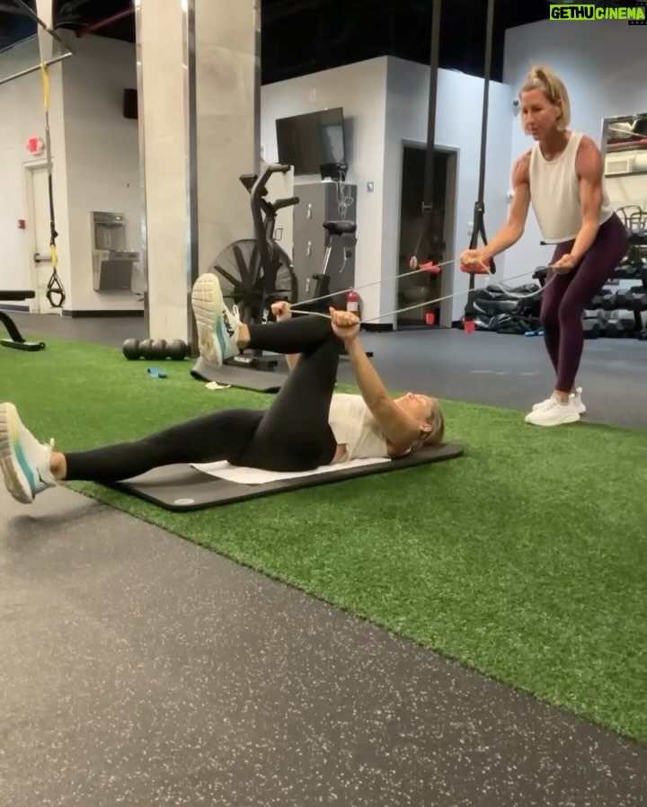 Candace Cameron-Bure Instagram - LOVED reading this article @kirastokesfit did for @womenshealthmag ๐๐ผ๐๐ผ๐ช๐ผโฆbeen working out with Kira for 9 years (and counting) and no one has ever made me feel so STRONG and so good in my own skin like she does. I love you Kira!! โค๏ธ