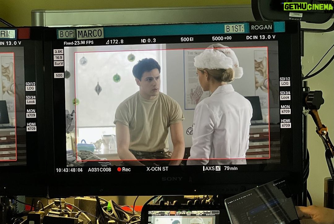 Candace Cameron-Bure Instagram - A very HAPPY THANKSGIVING from the ‘My Christmas Hero’ cast to YOU 🍁🧡 We are so excited for you all to see this movie TOMORROW at 8/7c on @gactv…but first, turkey and pie 😉 #greatamericanfamily