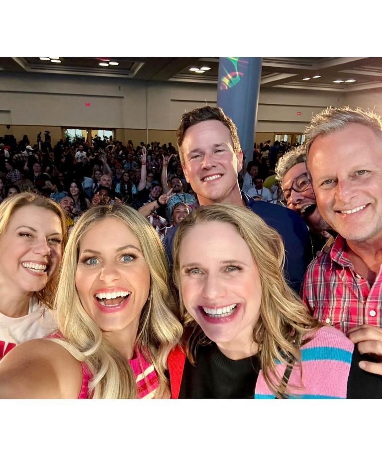 Candace Cameron-Bure Instagram - OH MY LANTA- what a weekend!!! I'm still coming down from my #90sCon high and being able to meet so many of YOU! Thank YOU for coming out…for your stories, your laughter, and even your tears…all of it means the world to me, to us!! 🫶🏼✨ Thank you @thats4ent for another incredible 90s Con 🙌🏼…I can't wait for next year. If you went, comment below and tell me what your favorite part was!! 👇🏼👇🏼