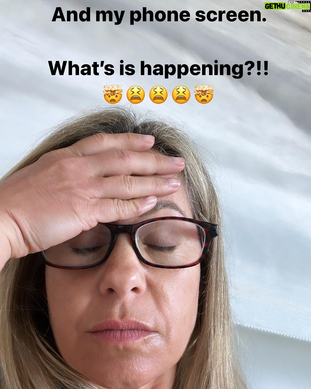 Candace Cameron-Bure Instagram - I woke up yesterday and WHAM 💥!!! I couldn’t read my Bible, or see my phone clearly or type 13pt emails on my computer. It was all blurry 😩😩😩. Overnight!!! Guess I’m in the market for cool readers 🤓
