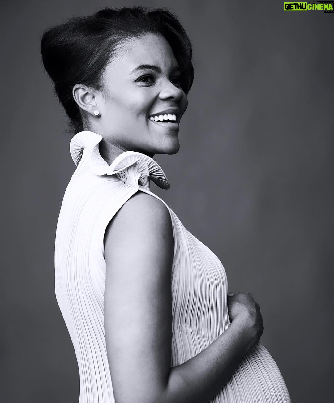 Candace Owens - 681.8K Likes - I am late posting these photos (because breastfeeding is a full time job), but at 40 weeks pregnant I did this wonderful maternity shoot with the Daily Wire, as well as a long-ranging interview regarding my fears about motherhood, plus my take on the state of politics today.
Link in bio to article. ❤️
Photos: Robby Klein
Make up: @richfacemakeup
Style: @natelay