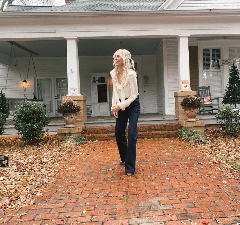 Candice King Instagram - My yearly visit back home to Mystic Falls 🩸 such a special celebration of years that meant so much ♥️ Thank you @epiccons