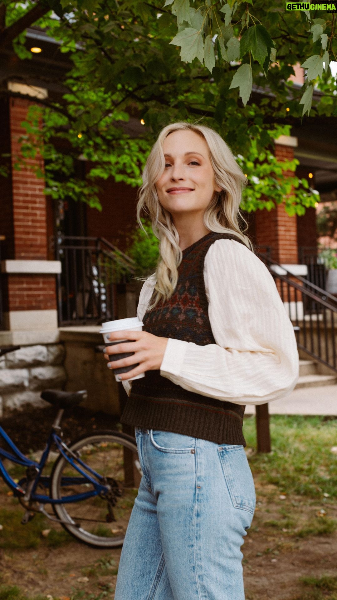 Candice King Instagram - I can’t tell what I love more… Fall 🍁 or Downtown Franklin in the Fall ☕️ (and yes I’ve already watched “You’ve Got Mail” multiple times this season and lit every pumpkin spice candle just let a gal live her best cozy life) #F…O….X 📚 🎃 🍎 Franklin, Tennessee