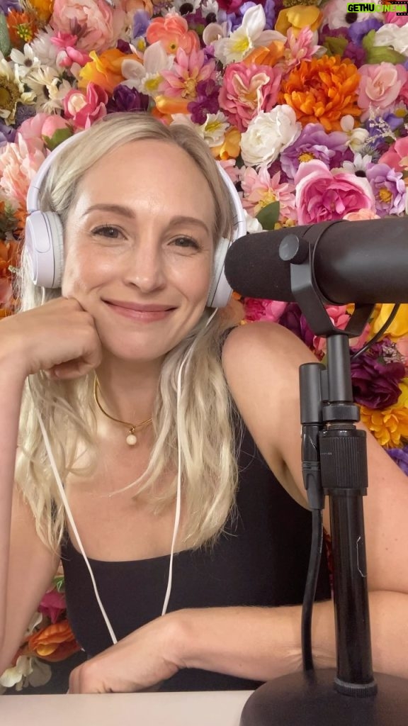 Candice King Instagram - If you need some good podcast interviews to listen to on your flight @asuperbloompod has got you covered 🎙️ Listen to my chats with @thechristycarlsonromano , @emilyhenrywrites , @tracyclarkflory , @claireholt , @candace.nicholas.lippman NOW wherever you get your podcasts ✌️ (links in bio!)