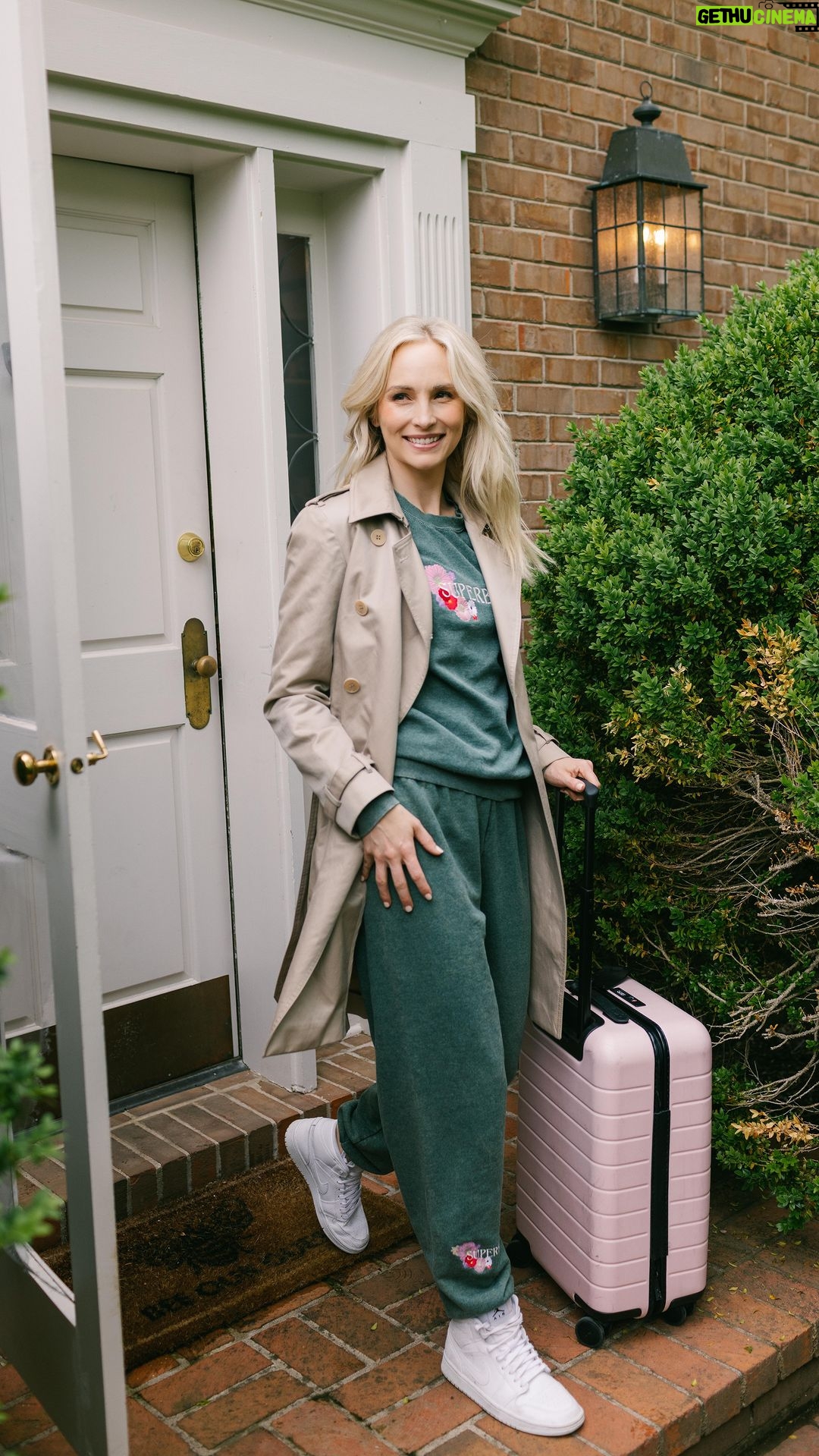 Candice King Instagram - My happy place is heading to the airport with a carry-on and my cozies ✈️ shop @asuperbloompod suits until Friday before they’re gone forever ✌️ 🧳 🌱 Link up top & in stories! #asuperbloompodcast