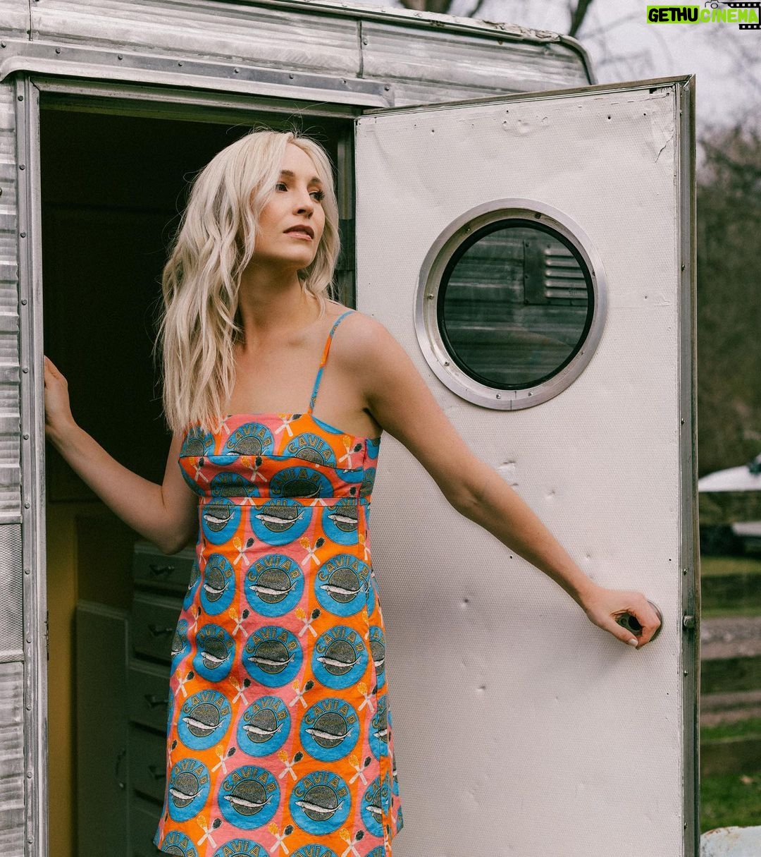 Candice King Instagram - When you’re dressing for the season you want… hello, spring? We are very ready for you. One more grey day and I’m about to load my Amazon cart up with UV sunlight lamps and tin foil… Nashville, Tennessee