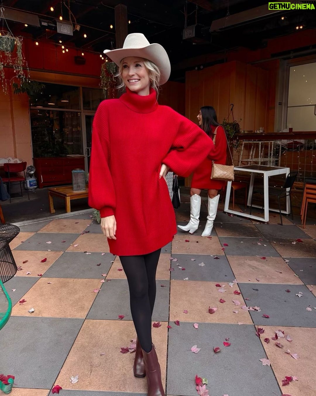 Candice King Instagram - Had the best week kicking off the holidays with my @showmeyourmumu gals @cammymumu ♥️ @colognemumu in Nashville 🤠 I think I’ll be hungover from our night at Santa’s Pub until 2024 but it was allll worth it. 😜🪩❄️🥂