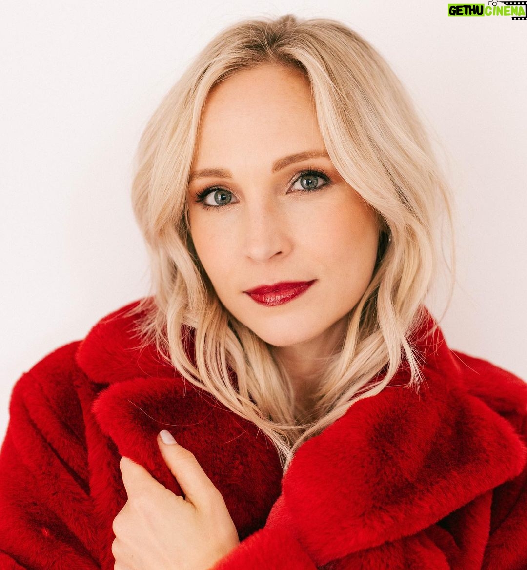 Candice King Instagram - What I hope to look like on Christmas morning vs. what I actually end up looking like 🥂 ♥️ That’s a wrap on Christmas 2023 ✌️
