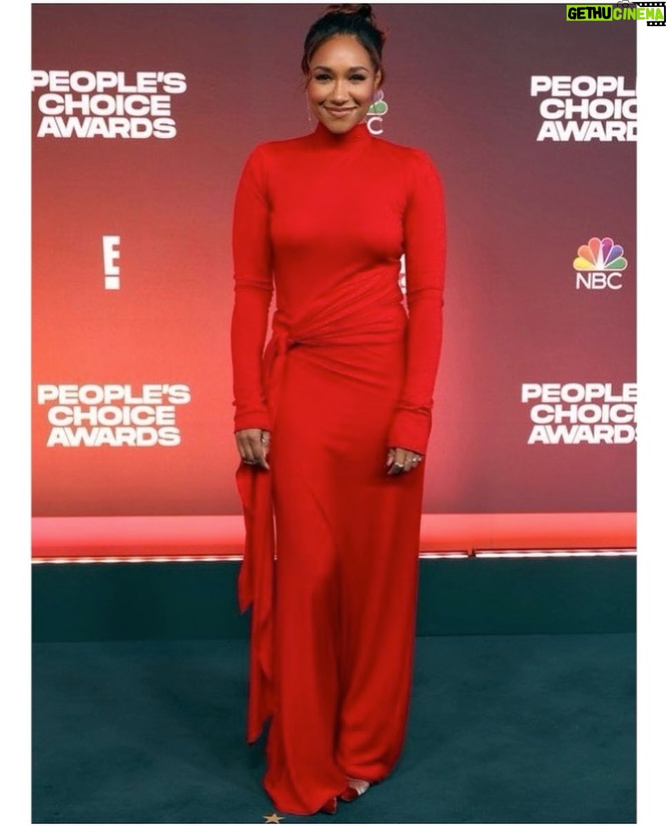 Candice Patton Instagram - Lady in red @ #peopleschoice. Thanks to fans for the nom! 8 years later and we still feel the love! 💃🏽🌹 Los Angeles, California