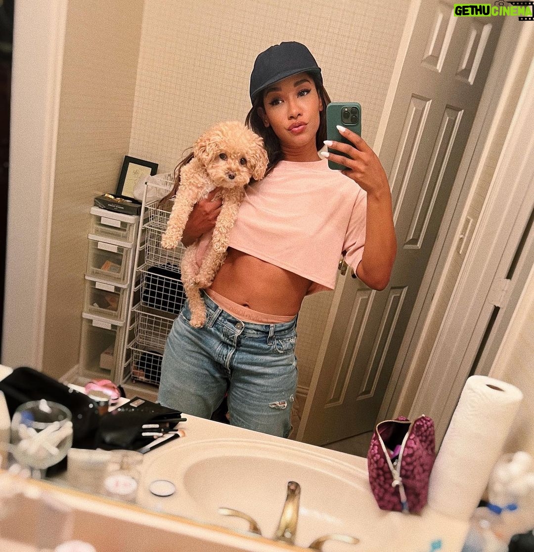 Candice Patton Instagram - gang gang 🐶 Dallas, Texas