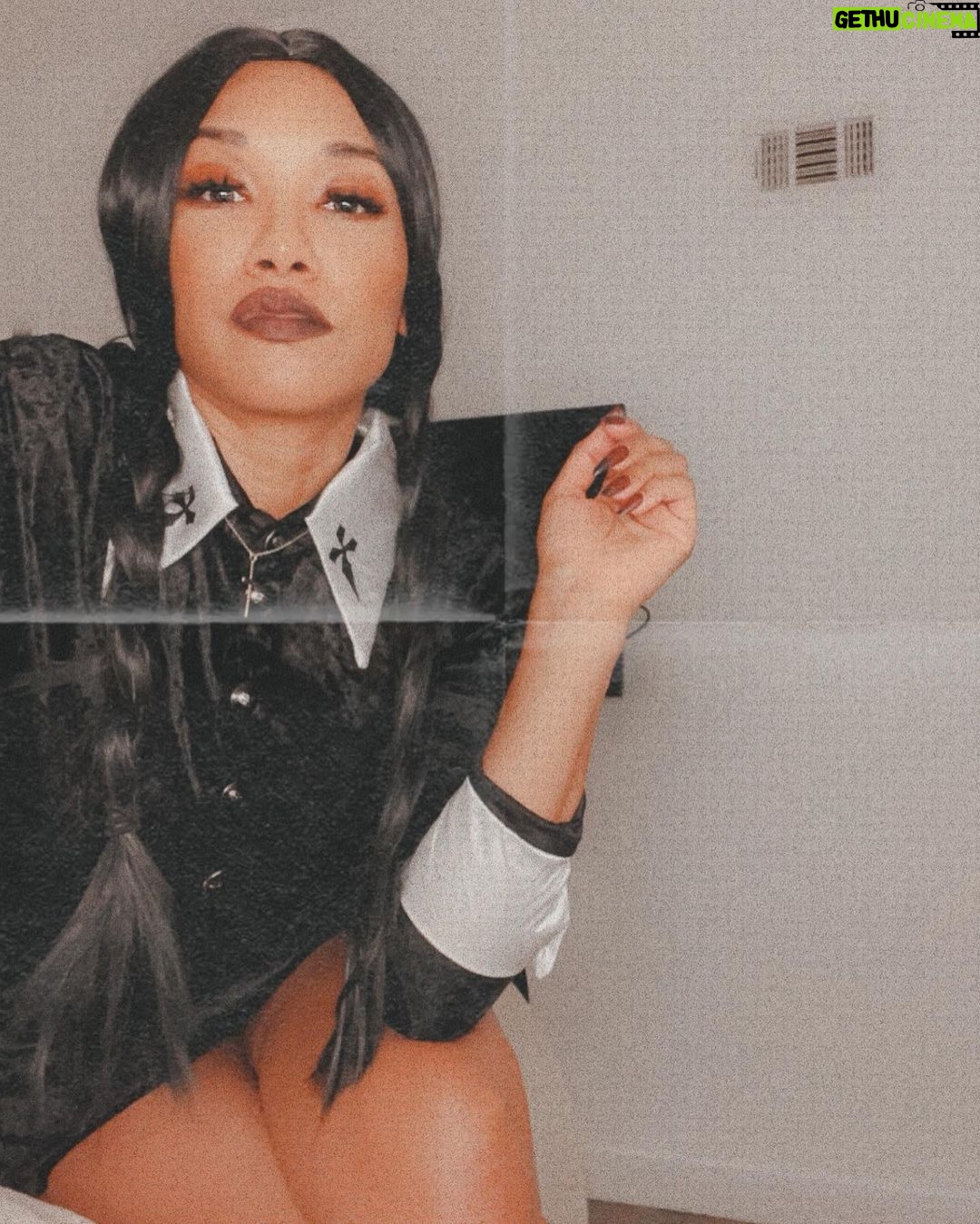 Candice Patton Instagram - and on wednesdays we wear black #happyhalloween 🖤 Los Angeles, California