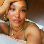 Candice Patton Instagram - freckles and vitamin d🔋