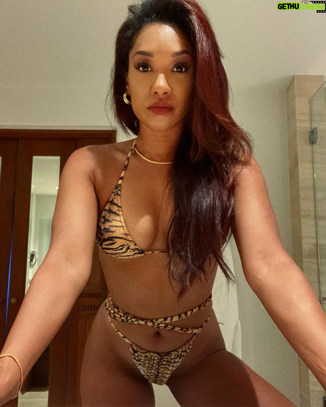 Candice Patton - 351.1K Likes - yabba dabba do 🦴
That’s Flinstone for Flash finale tomorrow!